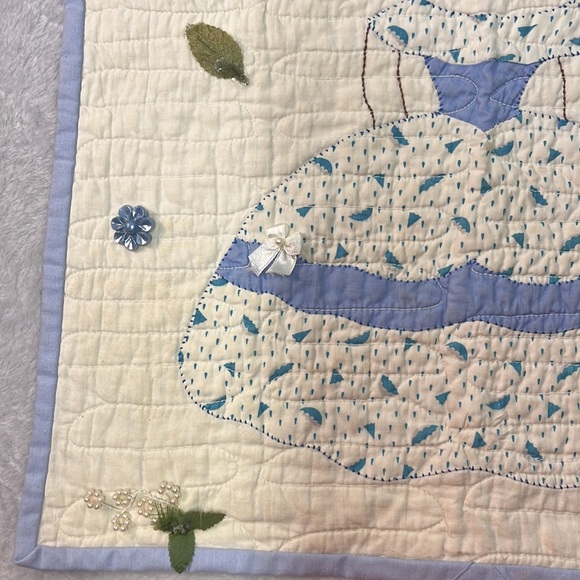 Hand Crafted Wall Flag : Doll/quilted - Picture 6 of 7